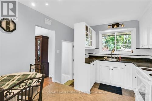 43 Harwick Crescent, Ottawa, ON - Indoor Photo Showing Kitchen