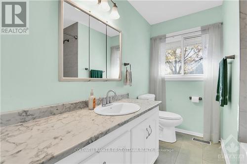 43 Harwick Crescent, Ottawa, ON - Indoor Photo Showing Bathroom