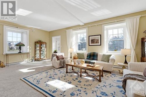 5B Lewis Street, Perth, ON - Indoor Photo Showing Living Room