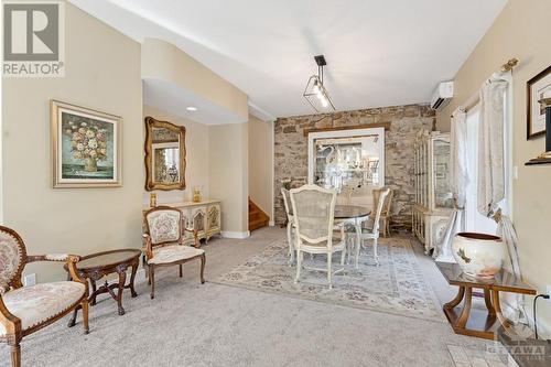 Home has high 9' ceilings and stunning stone walls - 5B Lewis Street, Perth, ON - Indoor