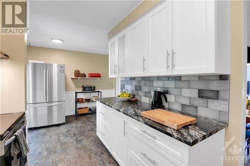 195 Huntridge Private, Ottawa, ON - Indoor Photo Showing Kitchen