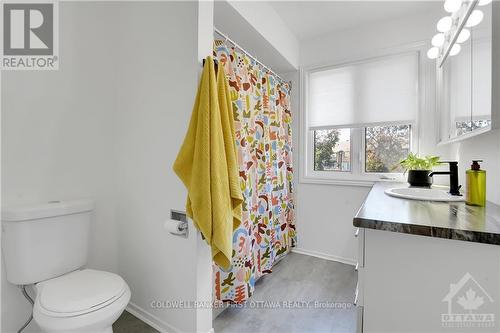 195 Huntridge, Ottawa, ON - Indoor Photo Showing Bathroom