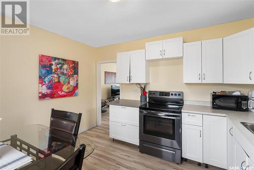 908 L Avenue S, Saskatoon, SK - Indoor Photo Showing Kitchen