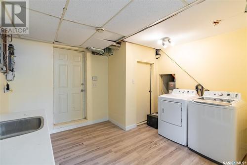 908 L Avenue S, Saskatoon, SK - Indoor Photo Showing Laundry Room