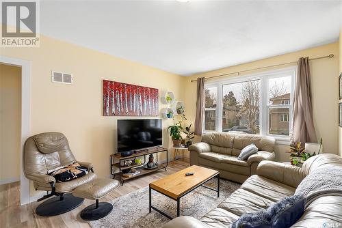 908 L Avenue S, Saskatoon, SK - Indoor Photo Showing Living Room