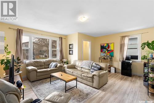 908 L Avenue S, Saskatoon, SK - Indoor Photo Showing Living Room