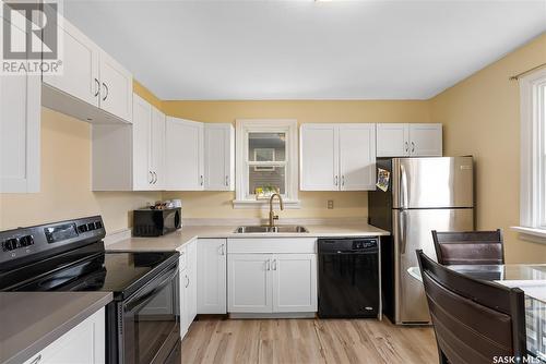 908 L Avenue S, Saskatoon, SK - Indoor Photo Showing Kitchen With Double Sink