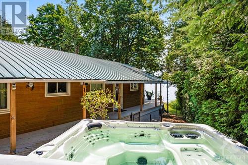 Side deck's hot tub - 193 Pretties Island Road, Carleton Place, ON - Outdoor