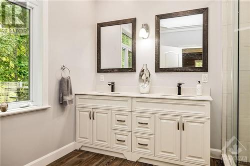 116 Lady Lochead Lane, Carp, ON - Indoor Photo Showing Bathroom