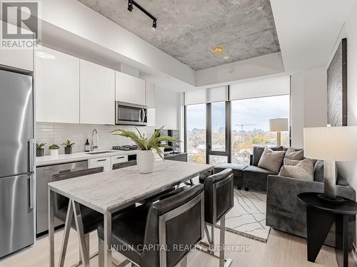 701 - 195 Mccaul Street, Toronto, ON - Indoor Photo Showing Kitchen With Upgraded Kitchen