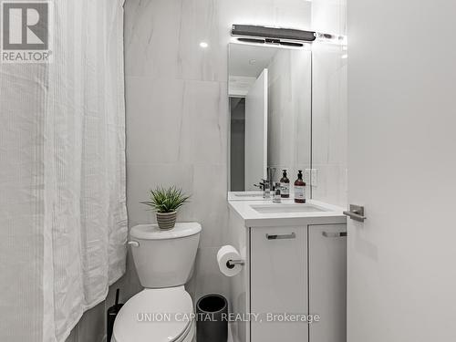 701 - 195 Mccaul Street, Toronto, ON - Indoor Photo Showing Bathroom