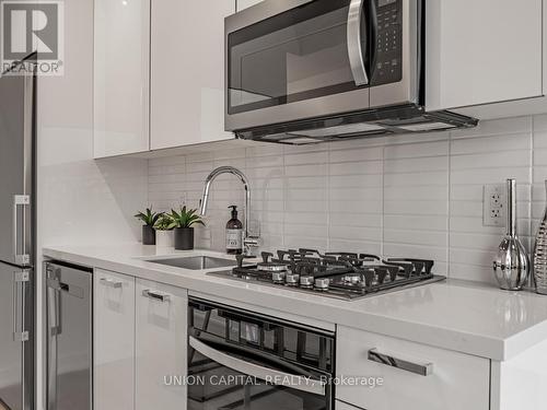 701 - 195 Mccaul Street, Toronto, ON - Indoor Photo Showing Kitchen With Upgraded Kitchen