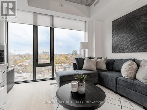 701 - 195 Mccaul Street, Toronto, ON - Indoor Photo Showing Living Room