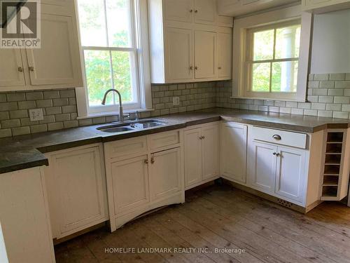 220 Gormley Road W, Richmond Hill, ON - Indoor Photo Showing Kitchen With Double Sink