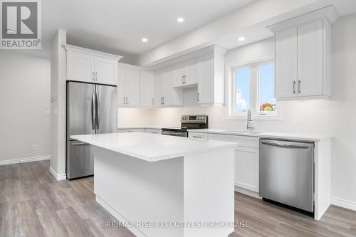 2699 Delmar Street, Kingston (City Northwest), ON - Indoor Photo Showing Kitchen With Upgraded Kitchen