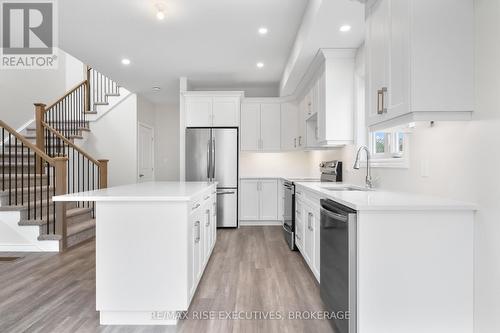 2699 Delmar Street, Kingston (City Northwest), ON - Indoor Photo Showing Kitchen With Upgraded Kitchen