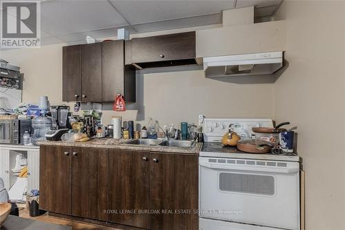 21A Townline Road E, St. Catharines, ON - Indoor Photo Showing Kitchen With Double Sink