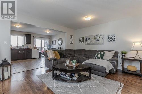 21A Townline Road E, St. Catharines, ON - Indoor Photo Showing Living Room