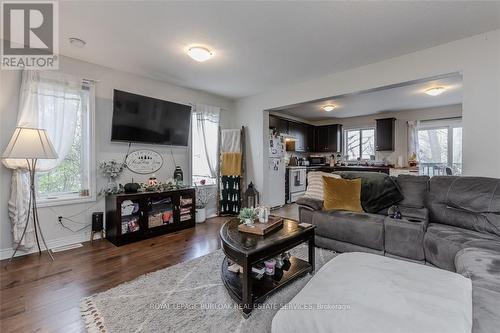 21A Townline Road E, St. Catharines, ON - Indoor Photo Showing Living Room