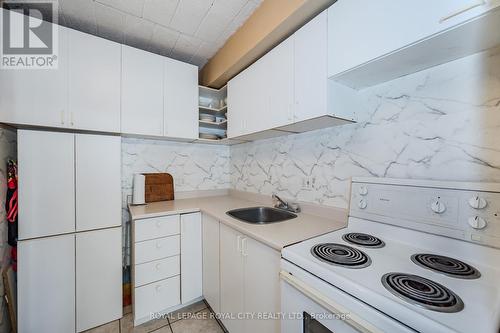 312 - 105 Conroy Crescent, Guelph, ON - Indoor Photo Showing Kitchen