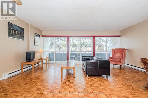 312 - 105 Conroy Crescent, Guelph, ON - Indoor Photo Showing Living Room