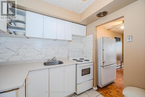 312 - 105 Conroy Crescent, Guelph, ON - Indoor Photo Showing Kitchen