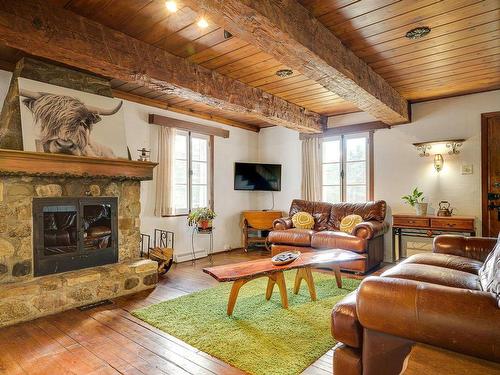 Salon - 138 Ch. Boyer, Saint-Sauveur, QC - Indoor Photo Showing Living Room With Fireplace