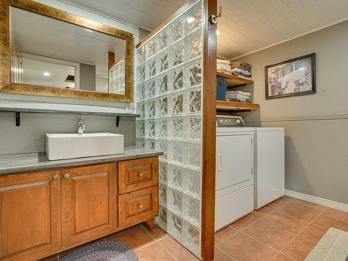 Salle de bains - 138 Ch. Boyer, Saint-Sauveur, QC - Indoor Photo Showing Laundry Room