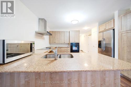 1701 Silverstone Crescent, Oshawa, ON - Indoor Photo Showing Kitchen With Double Sink With Upgraded Kitchen