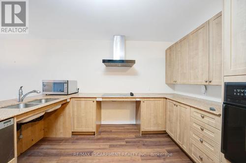 1701 Silverstone Crescent, Oshawa, ON - Indoor Photo Showing Kitchen With Double Sink