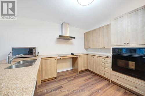 1701 Silverstone Crescent, Oshawa, ON - Indoor Photo Showing Kitchen With Double Sink