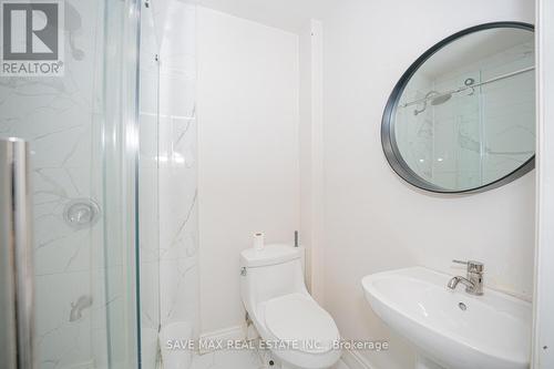 483 Cannon Street E, Hamilton, ON - Indoor Photo Showing Bathroom