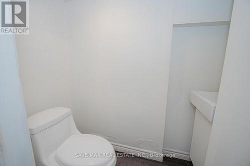 483 Cannon Street E, Hamilton, ON - Indoor Photo Showing Bathroom