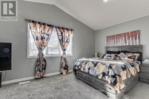 743 Guiness Way, London, ON - Indoor Photo Showing Bedroom