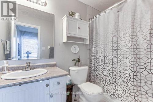 743 Guiness Way, London, ON - Indoor Photo Showing Bathroom