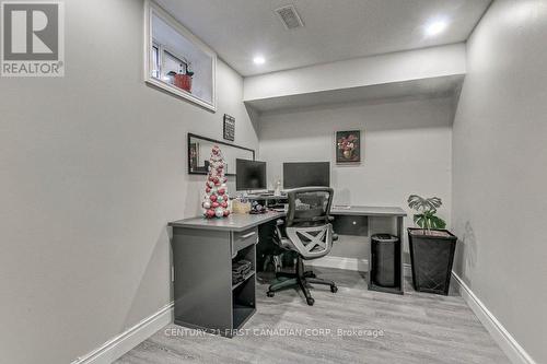 743 Guiness Way, London, ON - Indoor Photo Showing Office