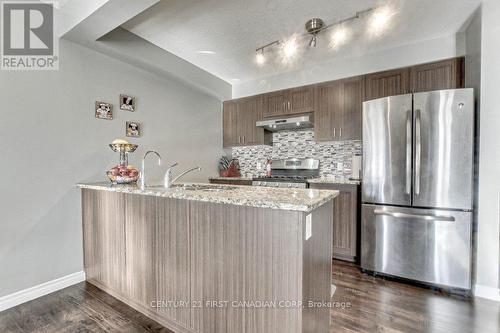 743 Guiness Way, London, ON - Indoor Photo Showing Kitchen With Upgraded Kitchen