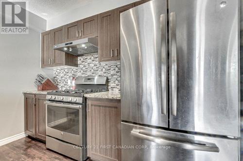 743 Guiness Way, London, ON - Indoor Photo Showing Kitchen With Upgraded Kitchen