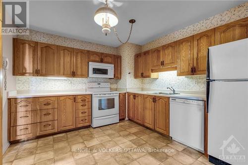 1007 - 2951 Riverside Drive, Ottawa, ON - Indoor Photo Showing Kitchen