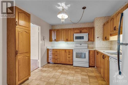 2951 Riverside Drive Unit#1007, Ottawa, ON - Indoor Photo Showing Kitchen