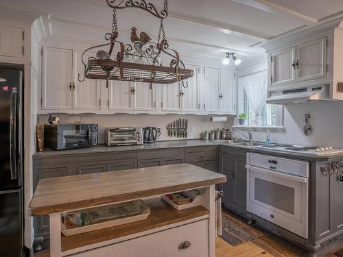 Kitchen - 8 2E Rue Giroux, Saint-Martin, QC - Indoor Photo Showing Kitchen