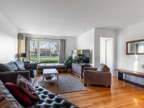 Salon - 405 Rue De Dieppe, Saint-Jean-Sur-Richelieu, QC - Indoor Photo Showing Living Room