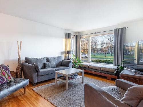 Salon - 405 Rue De Dieppe, Saint-Jean-Sur-Richelieu, QC - Indoor Photo Showing Living Room