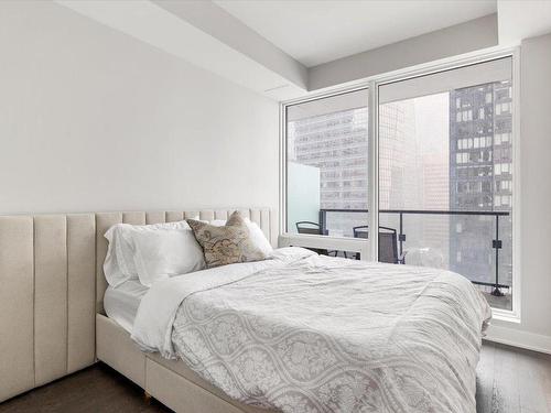 Chambre Ã Â coucher - 2405-1288 Rue St-Antoine O., Montréal (Ville-Marie), QC - Indoor Photo Showing Bedroom