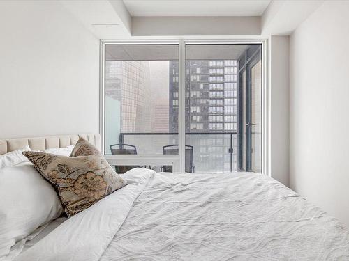 Chambre Ã Â coucher - 2405-1288 Rue St-Antoine O., Montréal (Ville-Marie), QC - Indoor Photo Showing Bedroom