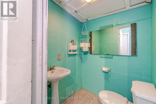 5685 Robinson Street, Niagara Falls, ON - Indoor Photo Showing Bathroom