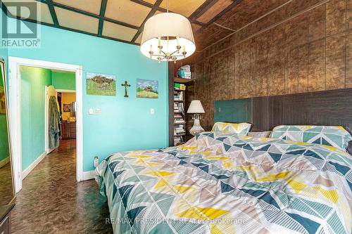 5685 Robinson Street, Niagara Falls, ON - Indoor Photo Showing Bedroom