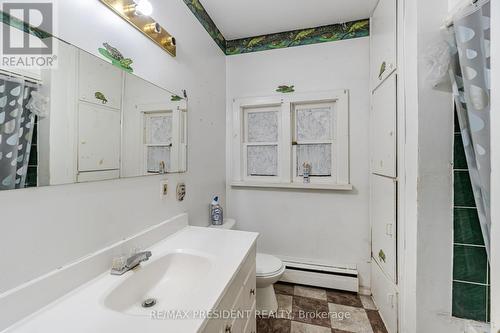 5685 Robinson Street, Niagara Falls, ON - Indoor Photo Showing Bathroom