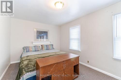 5685 Robinson Street, Niagara Falls, ON - Indoor Photo Showing Bedroom