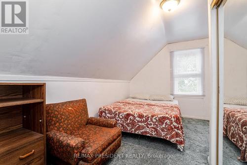 5685 Robinson Street, Niagara Falls, ON - Indoor Photo Showing Bedroom